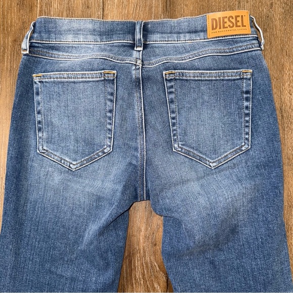 Diesel Women's Ankle Straight Leg Blue Jeans mid rise - Picture 11 of 14